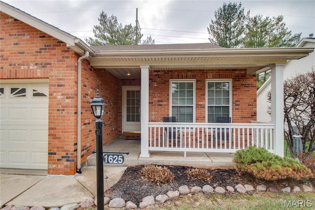 1625 Mont Vista Avenue, Godfrey, IL 62035