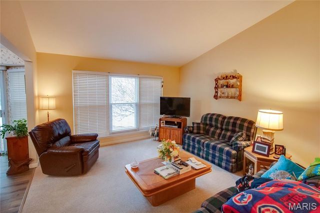 1625 Mont Vista Avenue, Godfrey, IL 62035