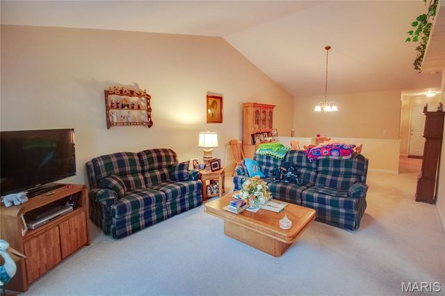 1625 Mont Vista Avenue, Godfrey, IL 62035