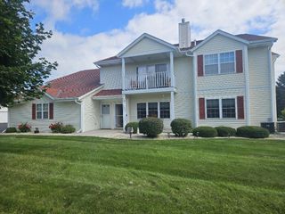 720 Wood River COURT #4, West Bend, WI 53095