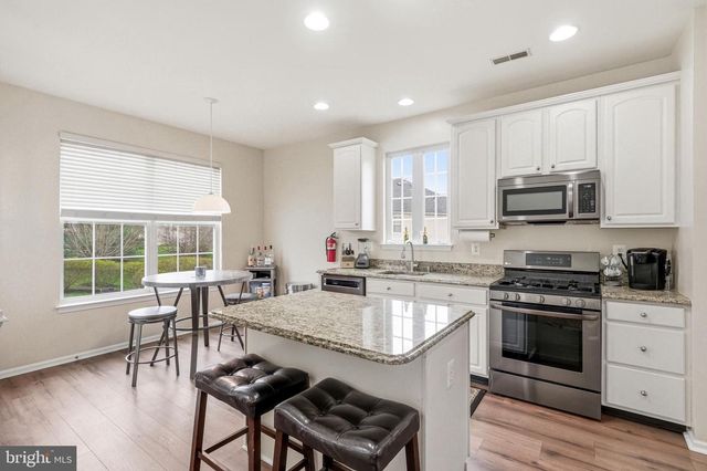 27 COMPASS CIR, Mount Laurel, NJ 08054