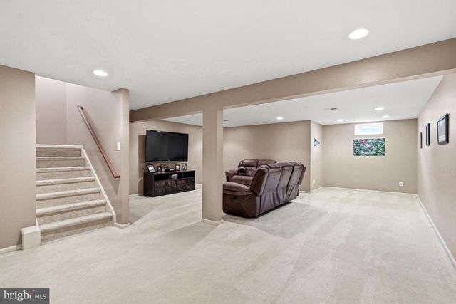 27 COMPASS CIR, Mount Laurel, NJ 08054