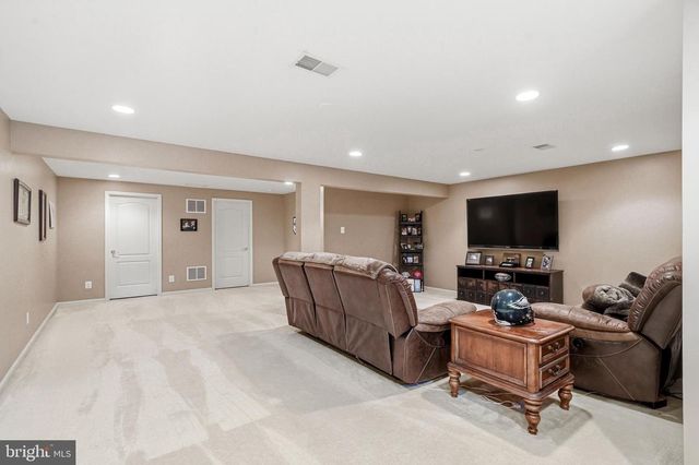 27 COMPASS CIR, Mount Laurel, NJ 08054