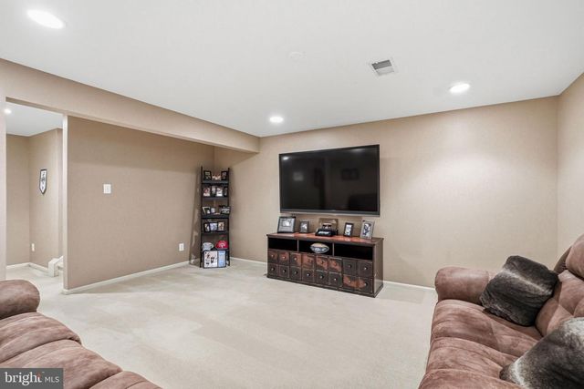 27 COMPASS CIR, Mount Laurel, NJ 08054
