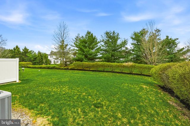 27 COMPASS CIR, Mount Laurel, NJ 08054