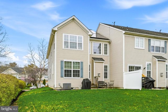 27 COMPASS CIR, Mount Laurel, NJ 08054