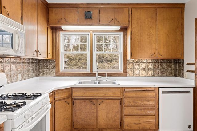 10032 Stillwater Lane N, Lake Elmo, MN 55042