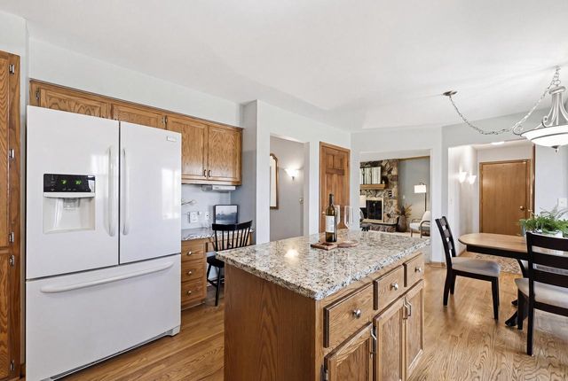 1624 Legend CIRCLE, Waukesha, WI 53189