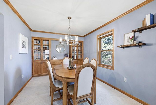1624 Legend CIRCLE, Waukesha, WI 53189