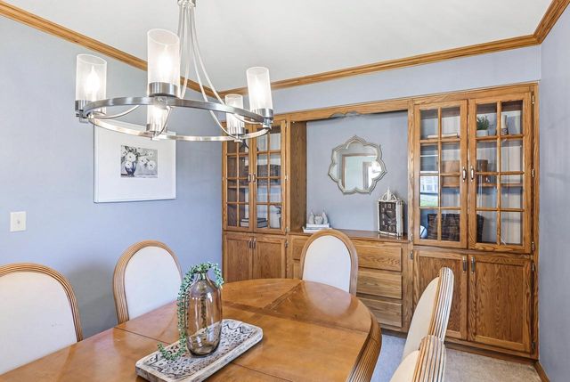 1624 Legend CIRCLE, Waukesha, WI 53189