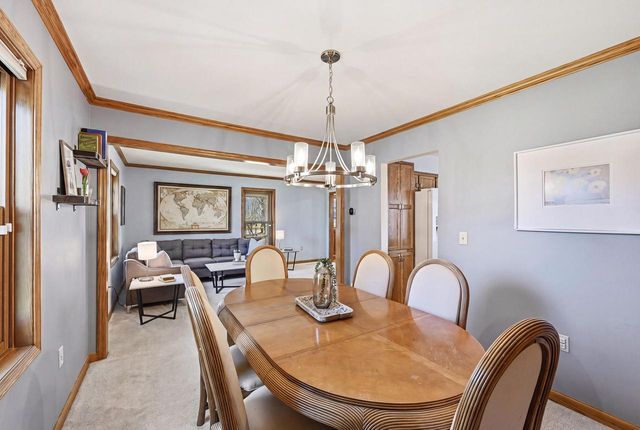 1624 Legend CIRCLE, Waukesha, WI 53189