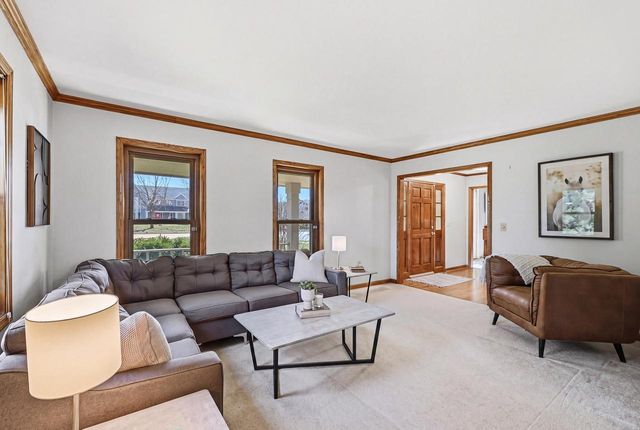 1624 Legend CIRCLE, Waukesha, WI 53189