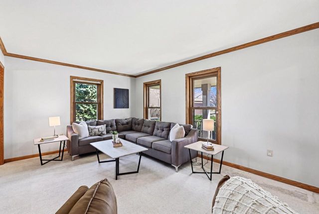 1624 Legend CIRCLE, Waukesha, WI 53189
