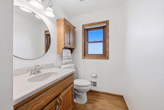 1624 Legend CIRCLE, Waukesha, WI 53189