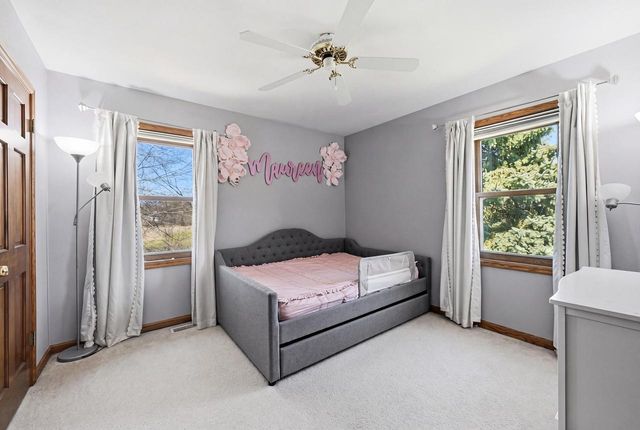 1624 Legend CIRCLE, Waukesha, WI 53189