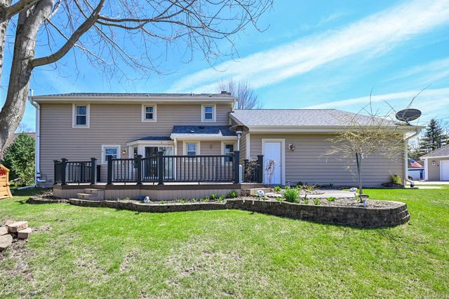 1624 Legend CIRCLE, Waukesha, WI 53189