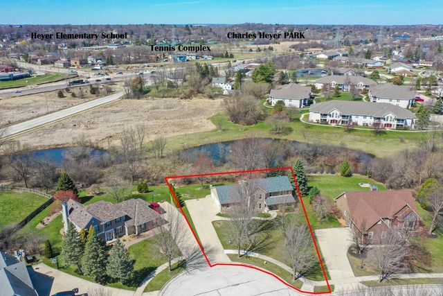 1624 Legend CIRCLE, Waukesha, WI 53189