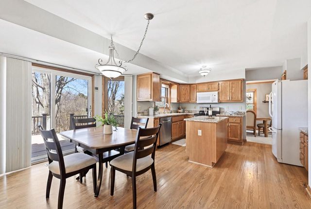 1624 Legend CIRCLE, Waukesha, WI 53189