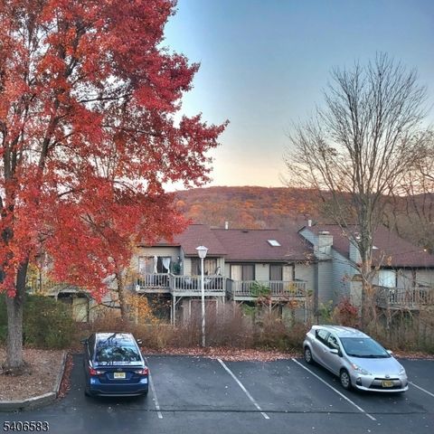 1214 Spruce Hills Dr, Glen Gardner Boro, NJ 08826