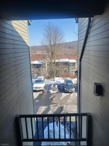 1214 Spruce Hills Dr, Glen Gardner Boro, NJ 08826