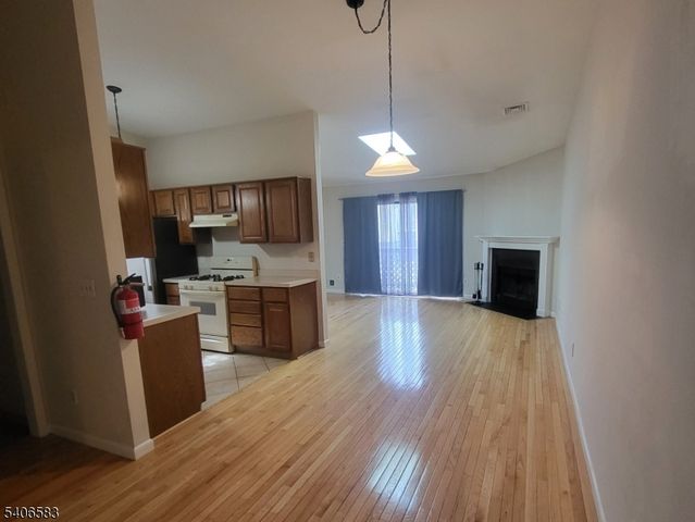 1214 Spruce Hills Dr, Glen Gardner Boro, NJ 08826