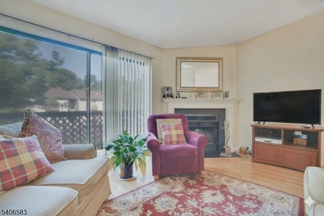 1214 Spruce Hills Dr, Glen Gardner Boro, NJ 08826