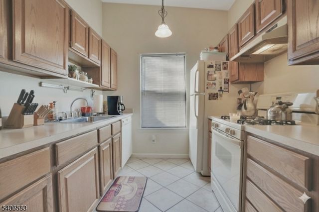 1214 Spruce Hills Dr, Glen Gardner Boro, NJ 08826