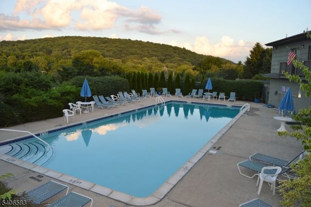 1214 Spruce Hills Dr, Glen Gardner Boro, NJ 08826