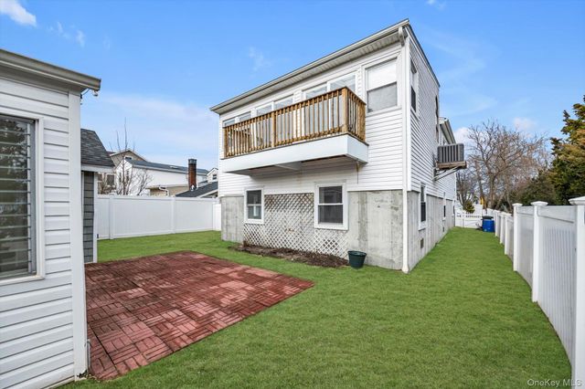 10 Fulton Street E, East Rockaway, NY 11518