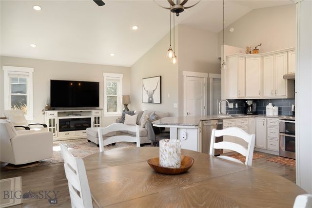 2005 Avocet Court, Belgrade, MT 59714