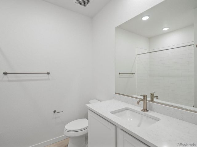 6153 N Ceylon Street 302, Denver, CO 80239