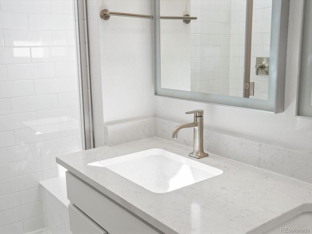 6153 N Ceylon Street 302, Denver, CO 80239