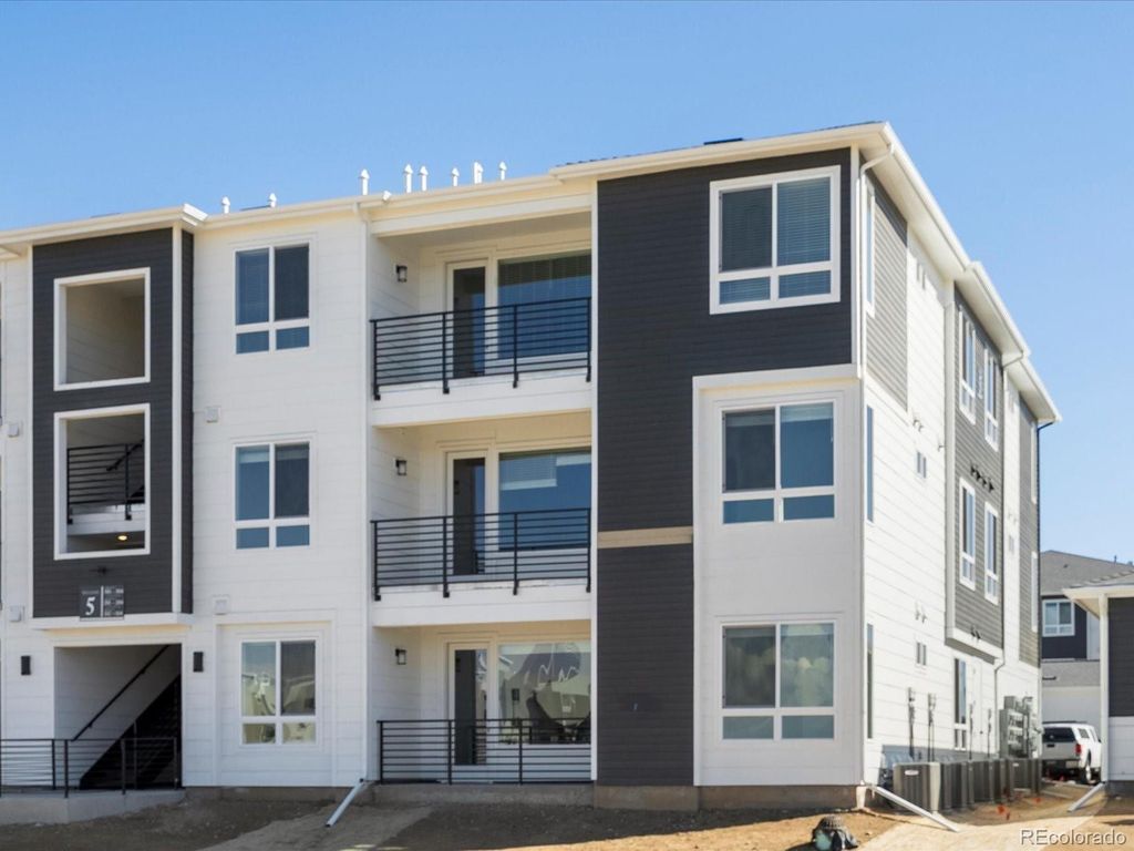 6153 N Ceylon Street 302, Denver, CO 80239
