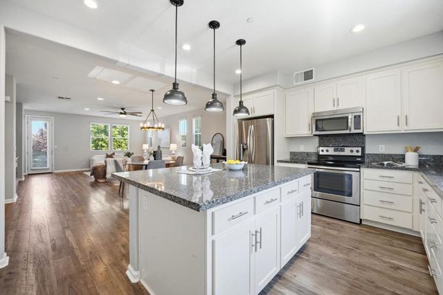 176 E Main Avenue, Morgan Hill, CA 95037