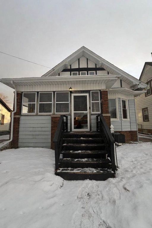 2215 W High STREET, Racine, WI 53404