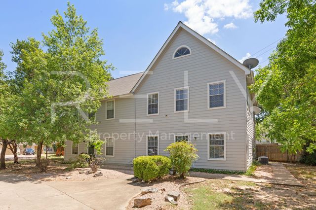 2908 Whisper Oaks Ln B, Georgetown, TX 78628