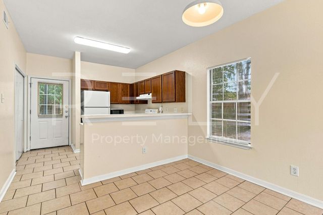 2908 Whisper Oaks Ln B, Georgetown, TX 78628