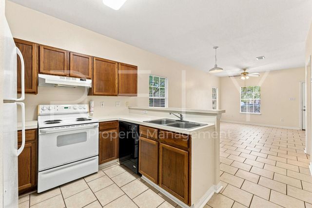 2908 Whisper Oaks Ln B, Georgetown, TX 78628