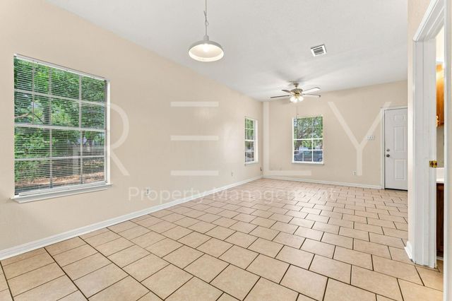 2908 Whisper Oaks Ln B, Georgetown, TX 78628