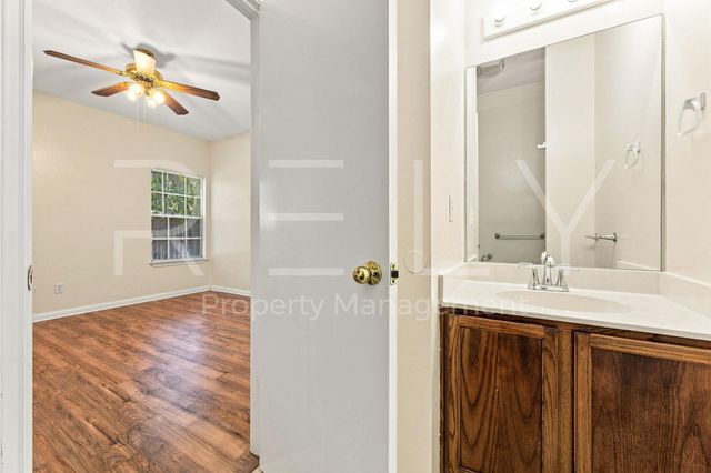 2908 Whisper Oaks Ln B, Georgetown, TX 78628