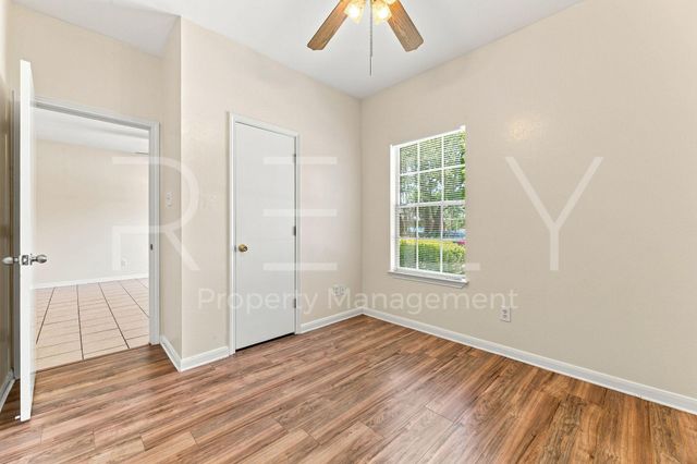 2908 Whisper Oaks Ln B, Georgetown, TX 78628