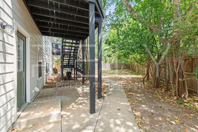 2908 Whisper Oaks Ln B, Georgetown, TX 78628