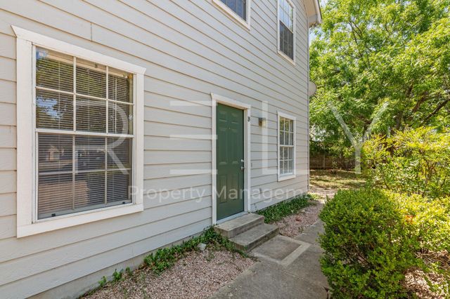 2908 Whisper Oaks Ln B, Georgetown, TX 78628