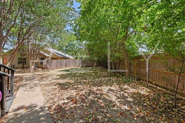 2908 Whisper Oaks Ln B, Georgetown, TX 78628