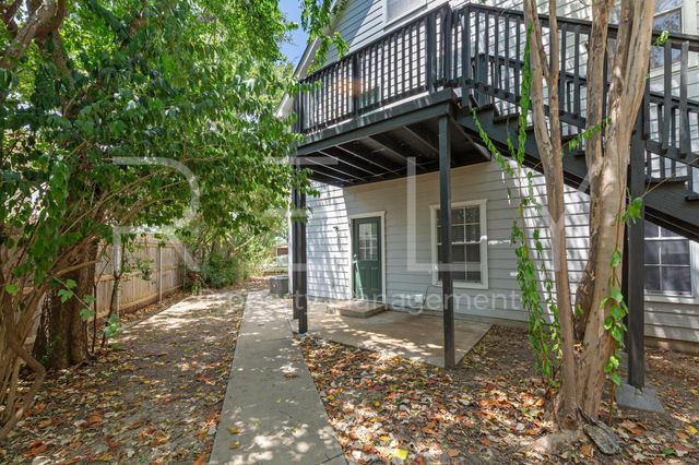 2908 Whisper Oaks Ln B, Georgetown, TX 78628