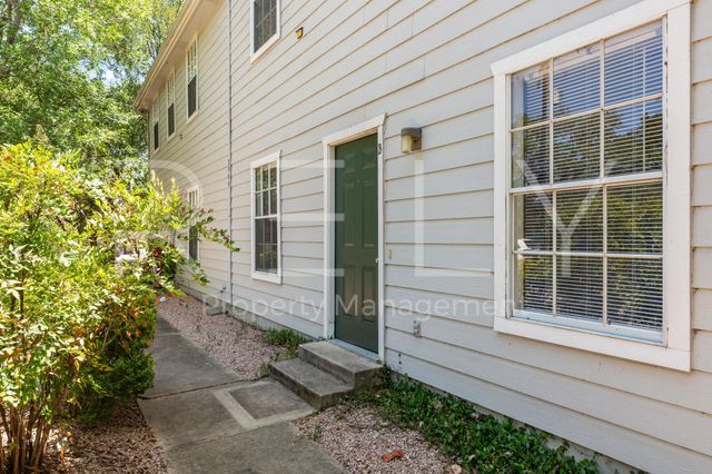 2908 Whisper Oaks Ln B, Georgetown, TX 78628