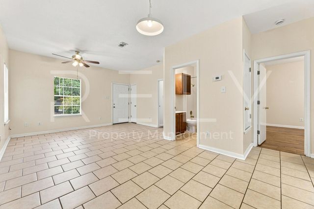 2908 Whisper Oaks Ln B, Georgetown, TX 78628
