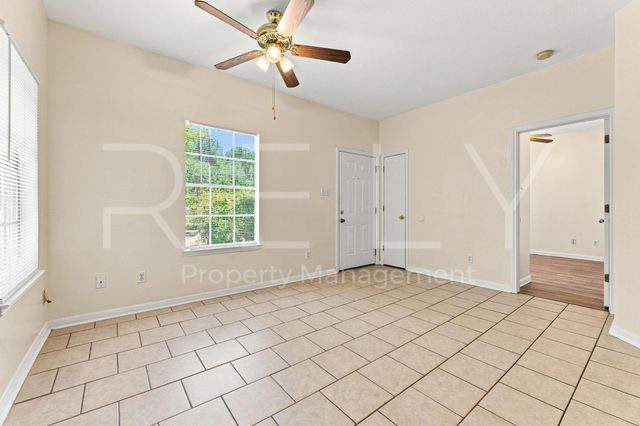 2908 Whisper Oaks Ln B, Georgetown, TX 78628