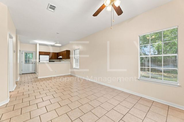 2908 Whisper Oaks Ln B, Georgetown, TX 78628