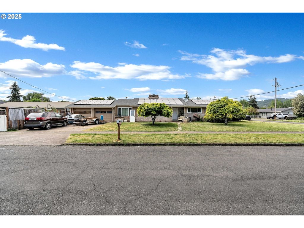 136 Ne ASH St, Sheridan, OR 97378
